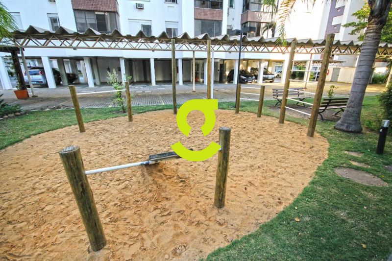 Apto semi mobiliado, 72m, 2 dorm, vaga coberta e i...