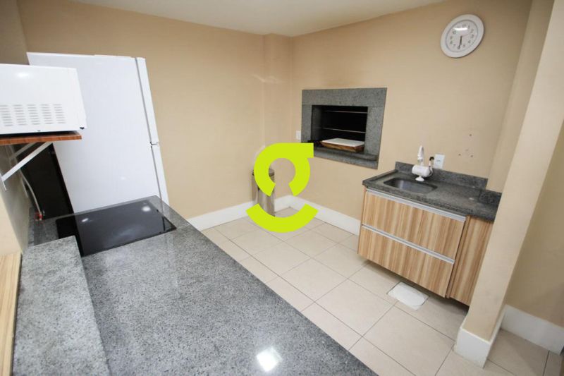 Apto semi mobiliado, 72m, 2 dorm, vaga coberta e i...