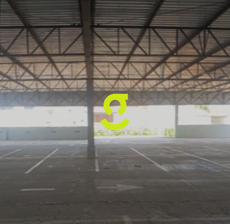 Loja Imponente com mais de 9000m, mais de 100 vag...