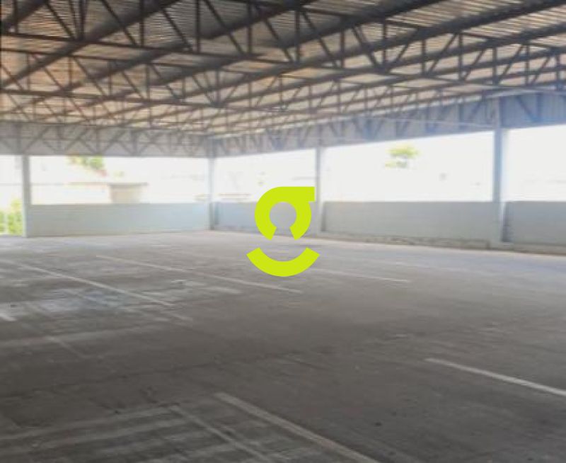 Loja Imponente com mais de 9000m, mais de 100 vag...