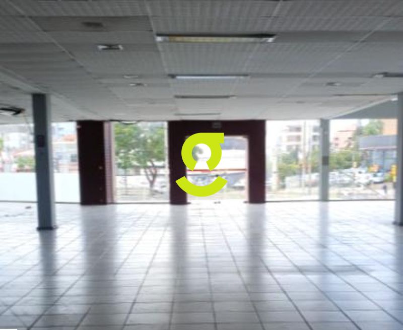 Loja Imponente com mais de 9000m, mais de 100 vag...