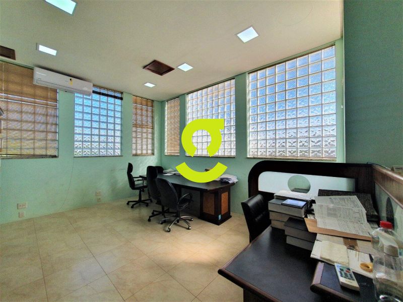 **Um palcio no corao de Porto Alegre.** Arquite...