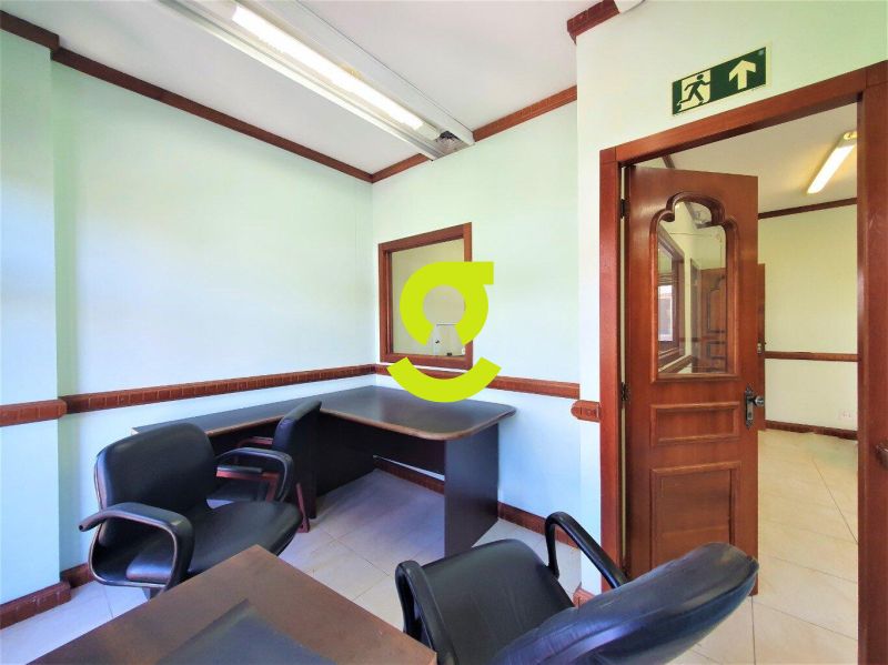 **Um palcio no corao de Porto Alegre.** Arquite...