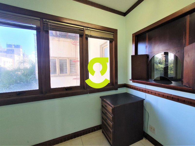 **Um palcio no corao de Porto Alegre.** Arquite...