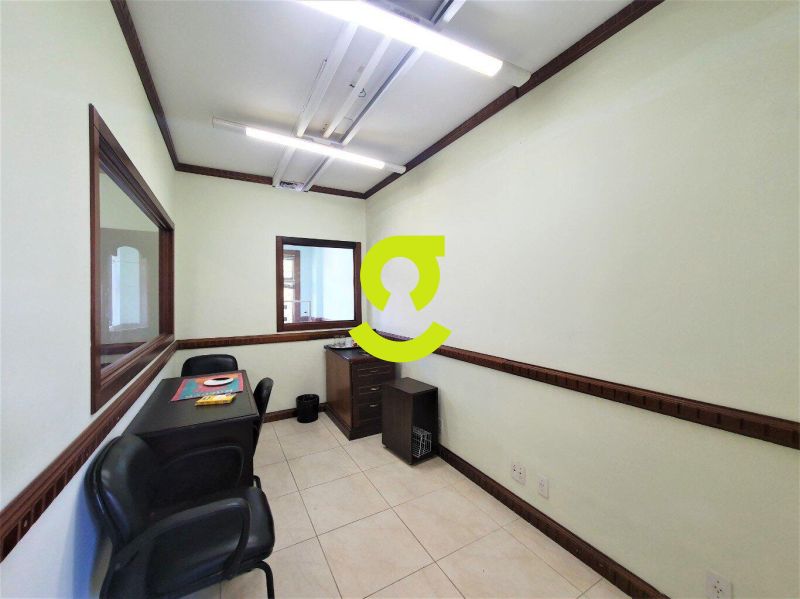 **Um palcio no corao de Porto Alegre.** Arquite...