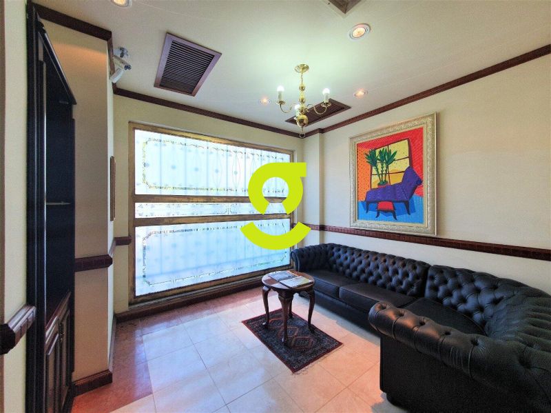 **Um palcio no corao de Porto Alegre.** Arquite...