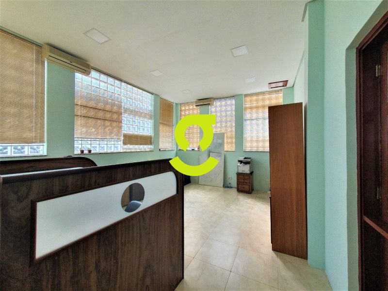 **Um palcio no corao de Porto Alegre.** Arquite...