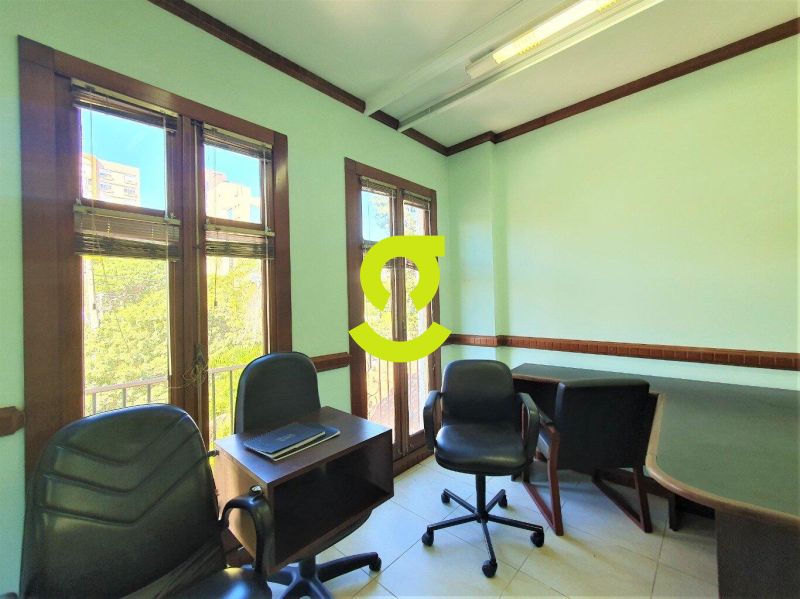 **Um palcio no corao de Porto Alegre.** Arquite...