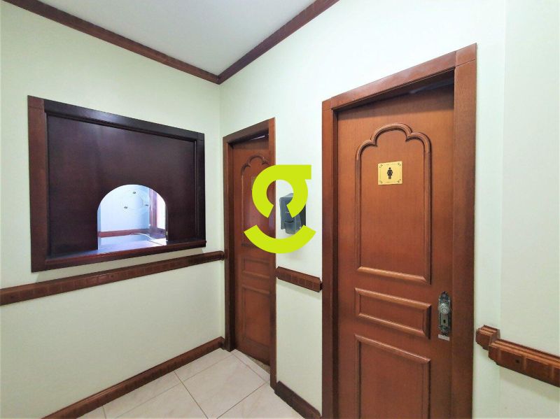 **Um palcio no corao de Porto Alegre.** Arquite...