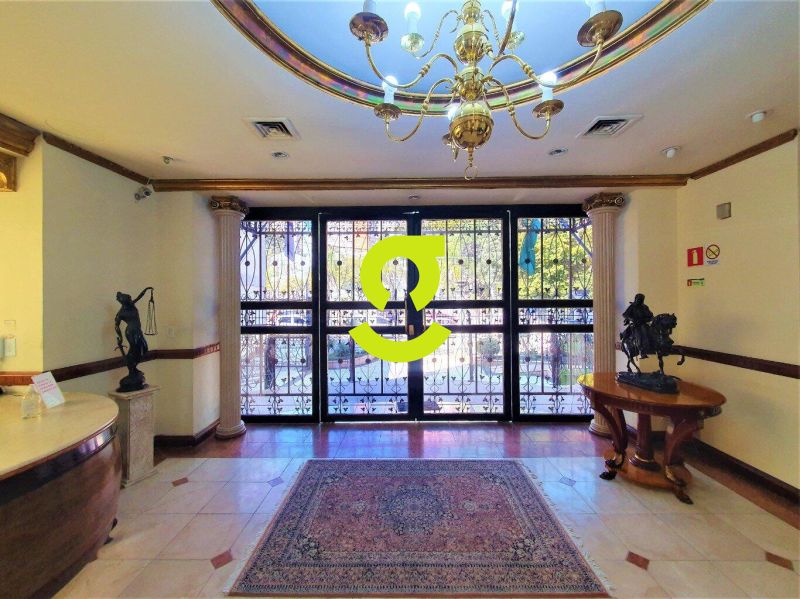 **Um palcio no corao de Porto Alegre.** Arquite...