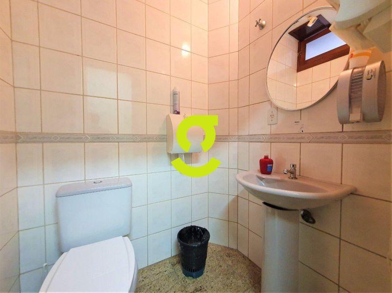 **Um palcio no corao de Porto Alegre.** Arquite...