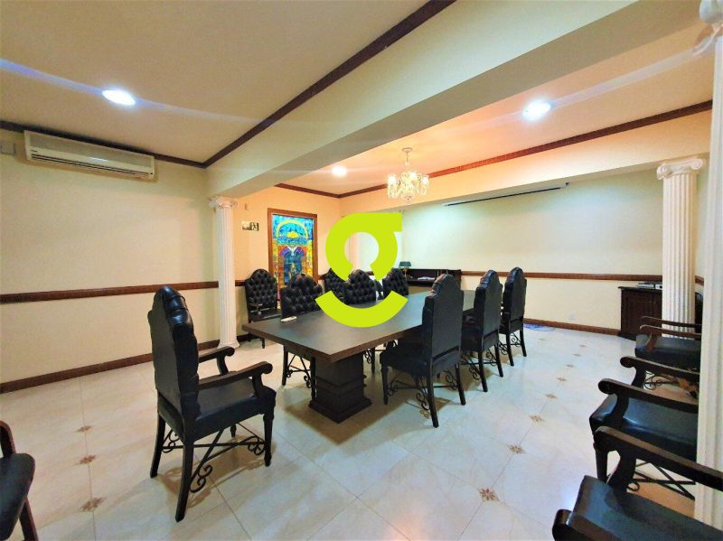 **Um palcio no corao de Porto Alegre.** Arquite...