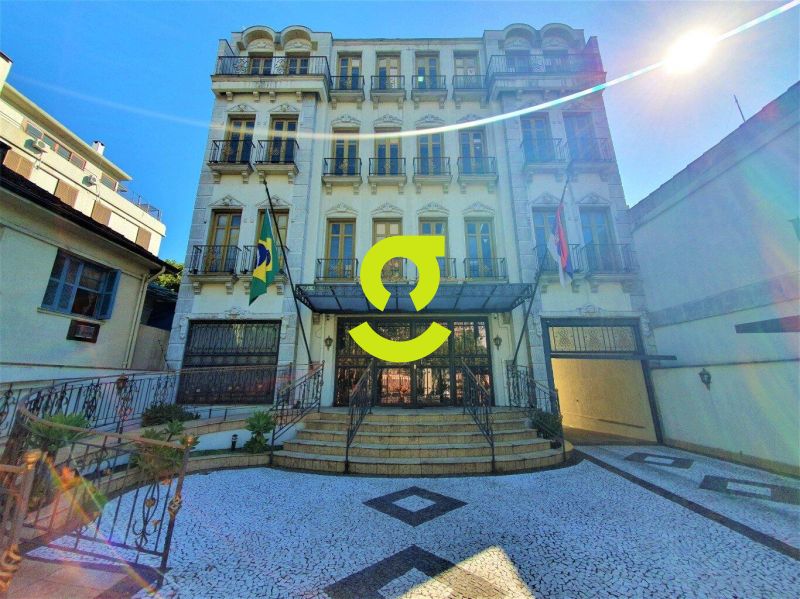 **Um palcio no corao de Porto Alegre.** Arquite...