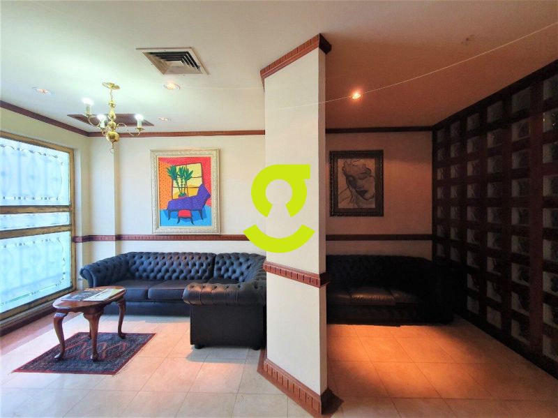 **Um palcio no corao de Porto Alegre.** Arquite...