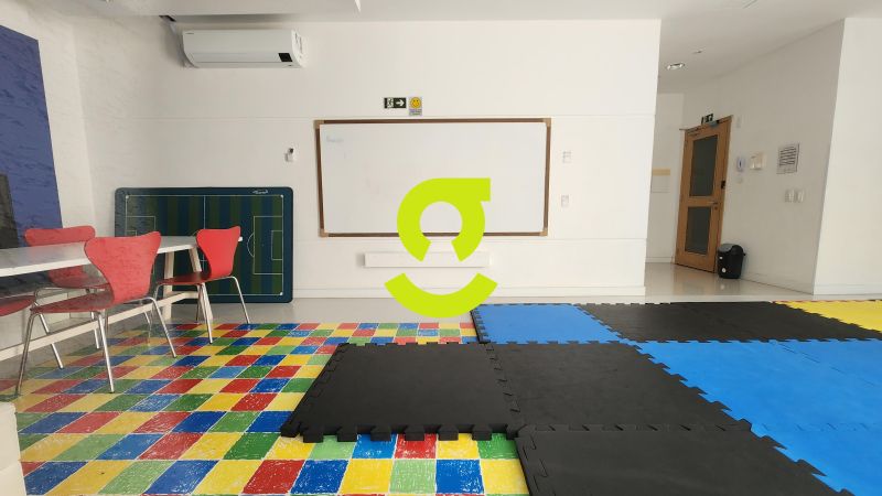 Excelente apto semi mobiliado, anda alto, 106m, la...