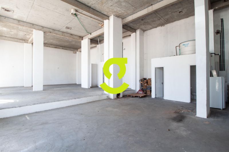 ** PRESENA QUE IMPONDE - Loja Premium 795 m com ...