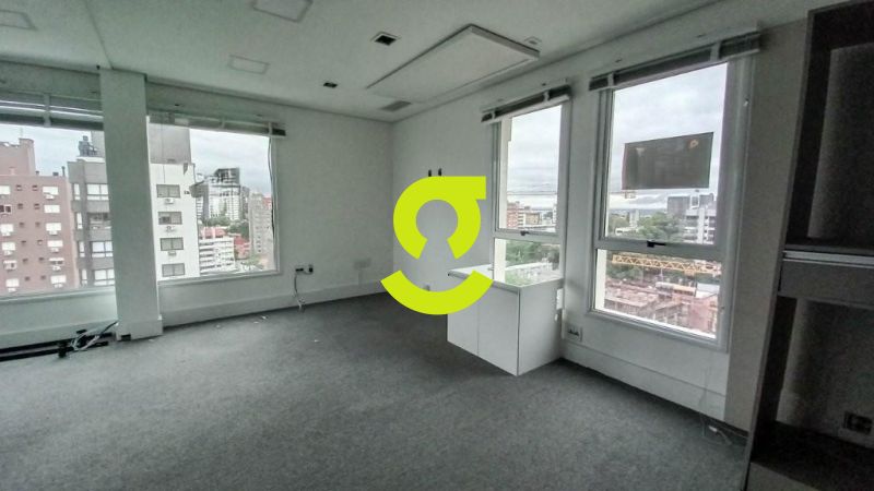 Sala comercial na Av. Carlos Gomes em Porto Alegre...