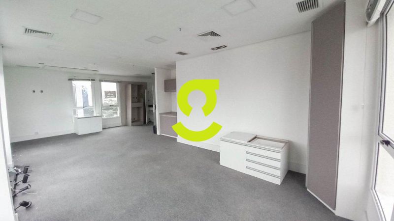 Sala comercial na Av. Carlos Gomes em Porto Alegre...