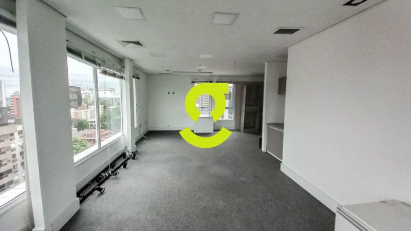 Sala comercial na Av. Carlos Gomes em Porto Alegre...
