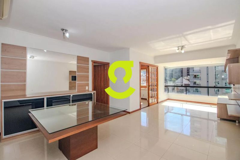 Apartamento ensolarado e impecvel ao lado da Pra...