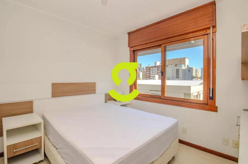 Apartamento ensolarado e impecvel ao lado da Pra...