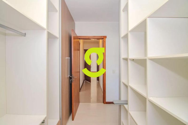 Apartamento ensolarado e impecvel ao lado da Pra...