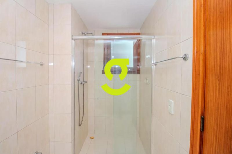 Apartamento ensolarado e impecvel ao lado da Pra...