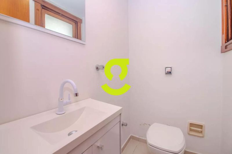 Apartamento ensolarado e impecvel ao lado da Pra...