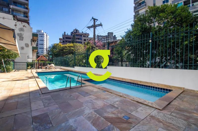 Apartamento ensolarado e impecvel ao lado da Pra...