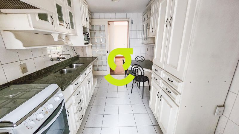 **174m privativos, 2 dormitrios (1 sute com hid...