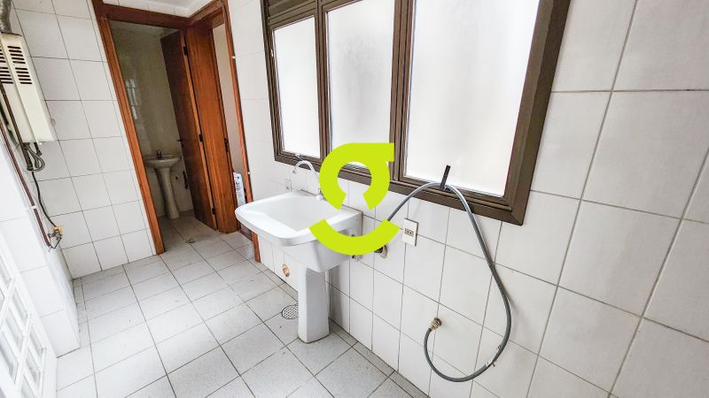 **174m privativos, 2 dormitrios (1 sute com hid...