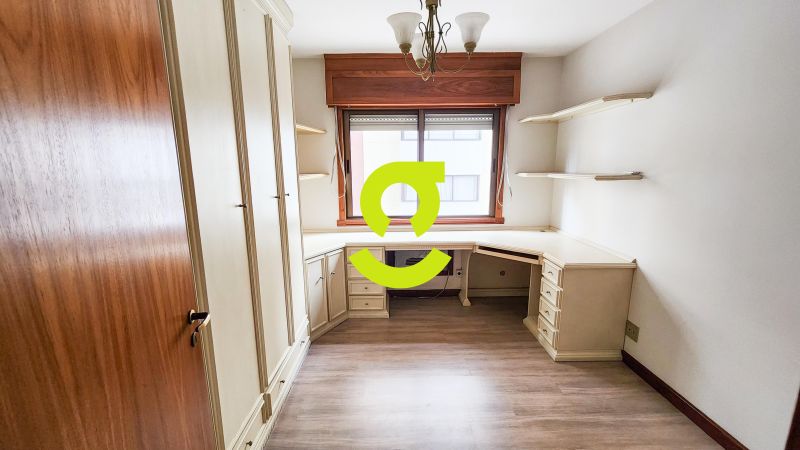 **174m privativos, 2 dormitrios (1 sute com hid...