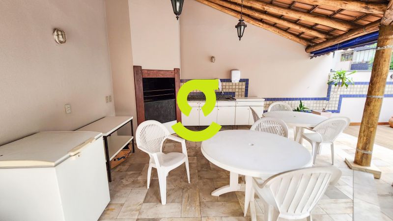 **174m privativos, 2 dormitrios (1 sute com hid...