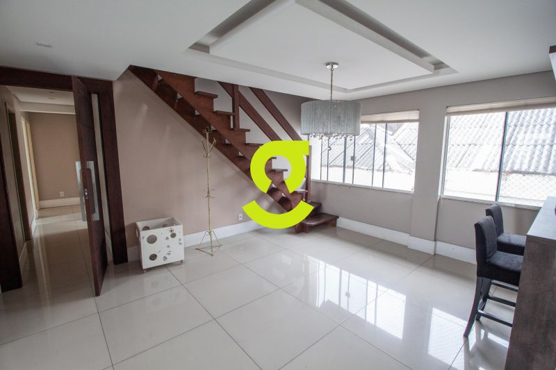 Cobertura semi mobiliado, 240m priv, lareira, ar c...