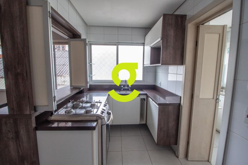 Cobertura semi mobiliado, 240m priv, lareira, ar c...