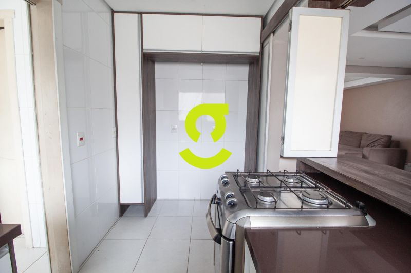 Cobertura semi mobiliado, 240m priv, lareira, ar c...