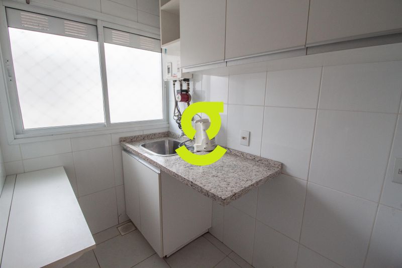 Cobertura semi mobiliado, 240m priv, lareira, ar c...