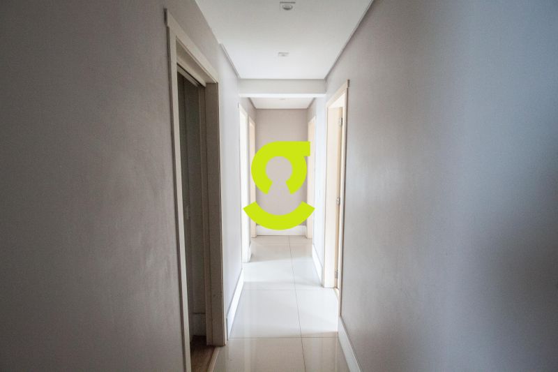 Cobertura semi mobiliado, 240m priv, lareira, ar c...