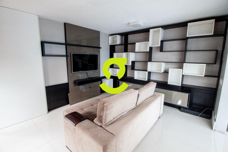 Cobertura semi mobiliado, 240m priv, lareira, ar c...