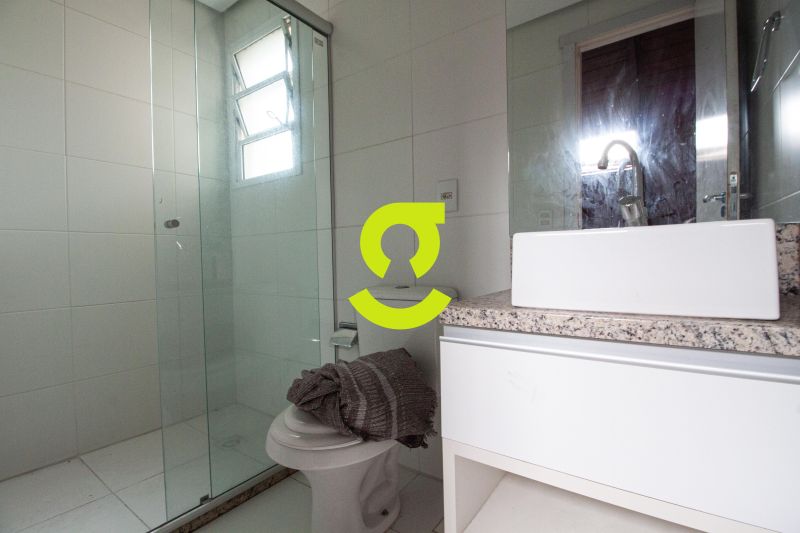 Cobertura semi mobiliado, 240m priv, lareira, ar c...