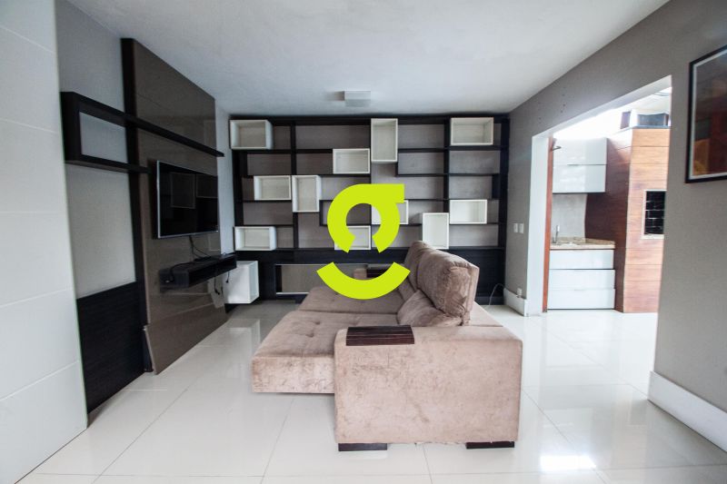 Cobertura semi mobiliado, 240m priv, lareira, ar c...