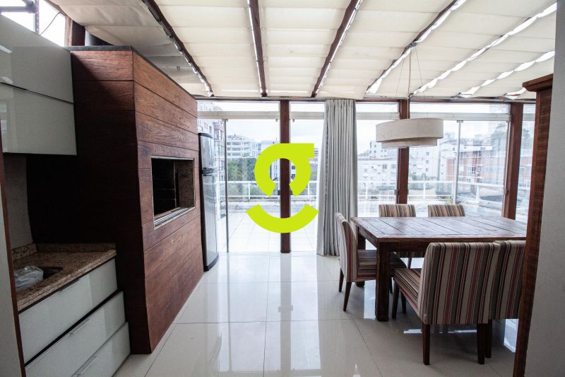 Cobertura semi mobiliado, 240m priv, lareira, ar c...