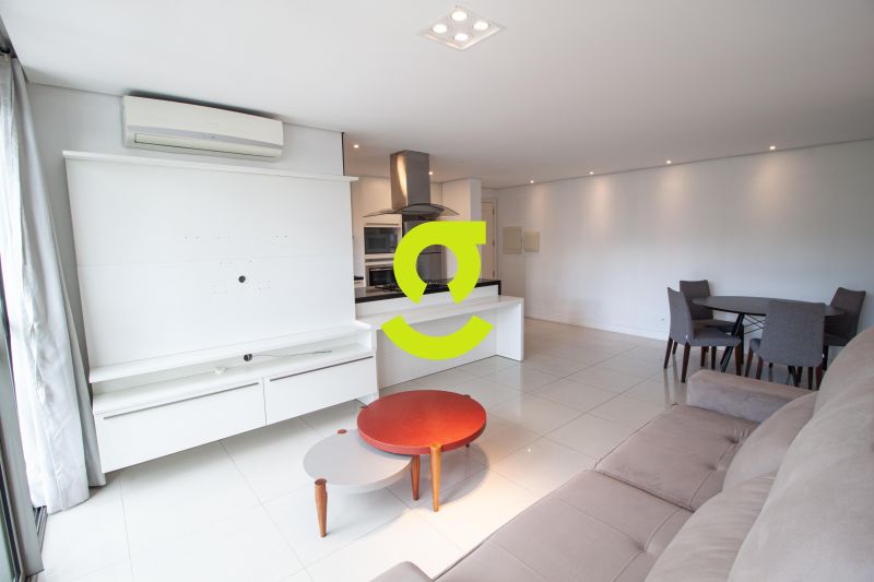 Excelente apto MOBILIADO, andar alto, churrasqueir...