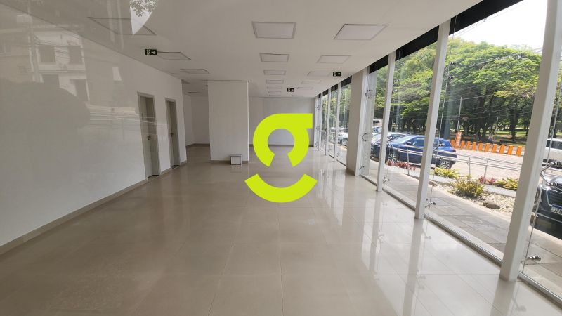 Loja de esquina de 102m priv, 3 vagas em frente ao...