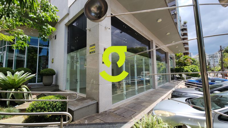 Loja de esquina de 102m priv, 3 vagas em frente ao...