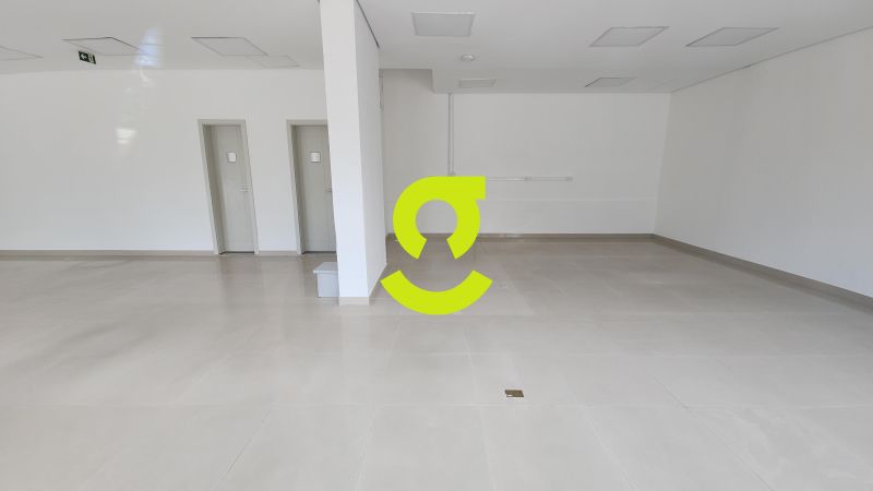 Loja de esquina de 102m priv, 3 vagas em frente ao...