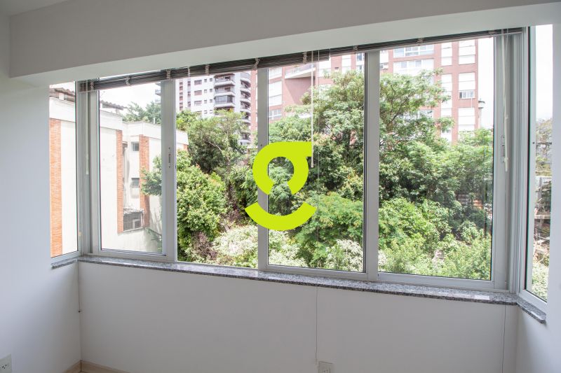 **89m de amplitude, sute, churrasqueira e duas v...