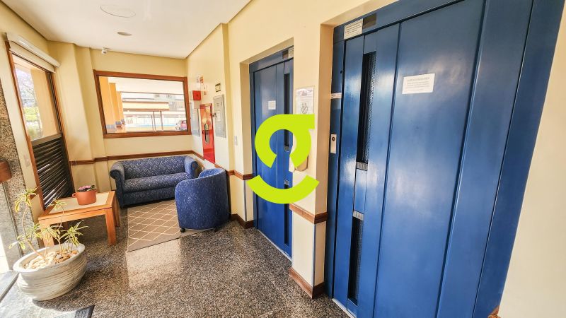 �timo apto, andar alto, 98m, semi mobiliado, 3 dor...