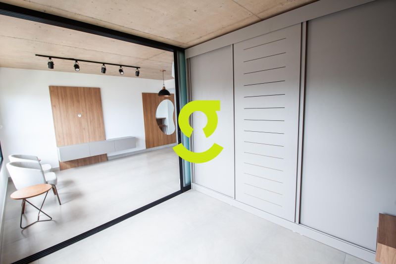 �timo apto NOVO, 45m priv, andar alto, semi mobili...