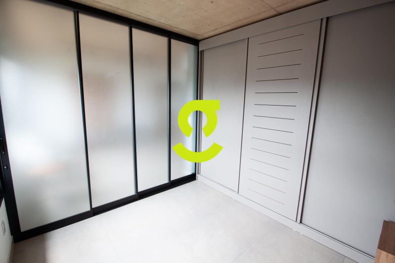 �timo apto NOVO, 45m priv, andar alto, semi mobili...